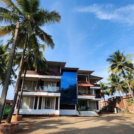 Coastal Bay Beach Resort Harnai エクステリア 写真