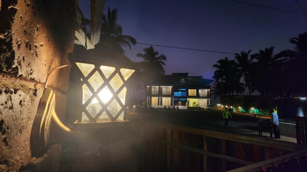 Coastal Bay Beach Resort Harnai エクステリア 写真