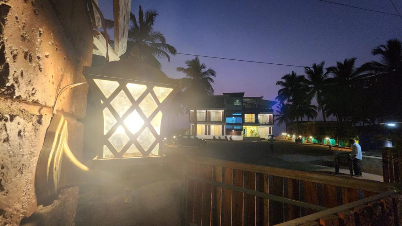 Coastal Bay Beach Resort Harnai エクステリア 写真