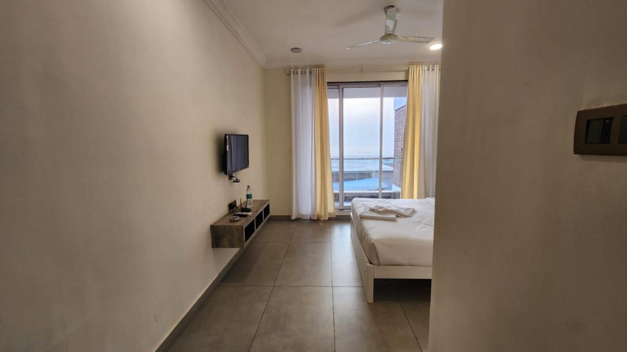 Coastal Bay Beach Resort Harnai エクステリア 写真
