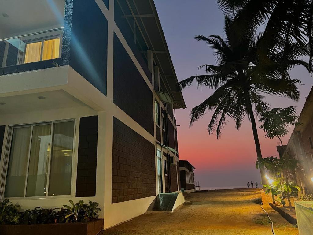 Coastal Bay Beach Resort Harnai エクステリア 写真
